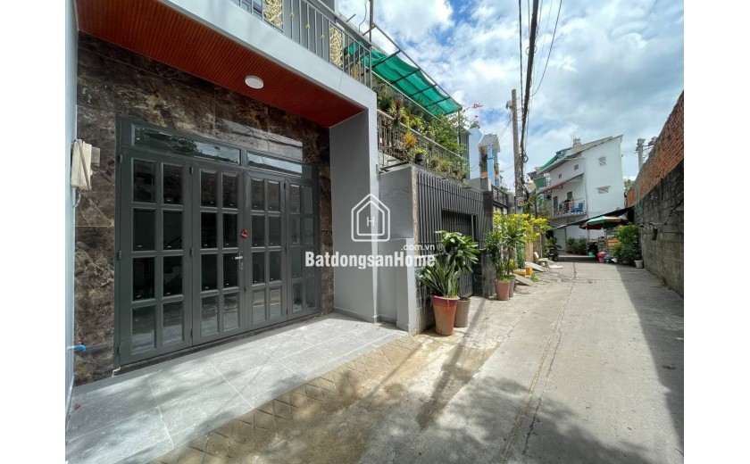 Bán nhà Đường Âu Cơ, Tân Phú - DT 63.3m2, 4 PN - Hẻm 5m xe hơi vào nhà