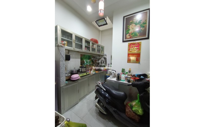 Bán nhà Trịnh Đình Trọng - 112m2 (4.3 x 26)m - 4 Tầng - Hẻm 10m xe tải thông