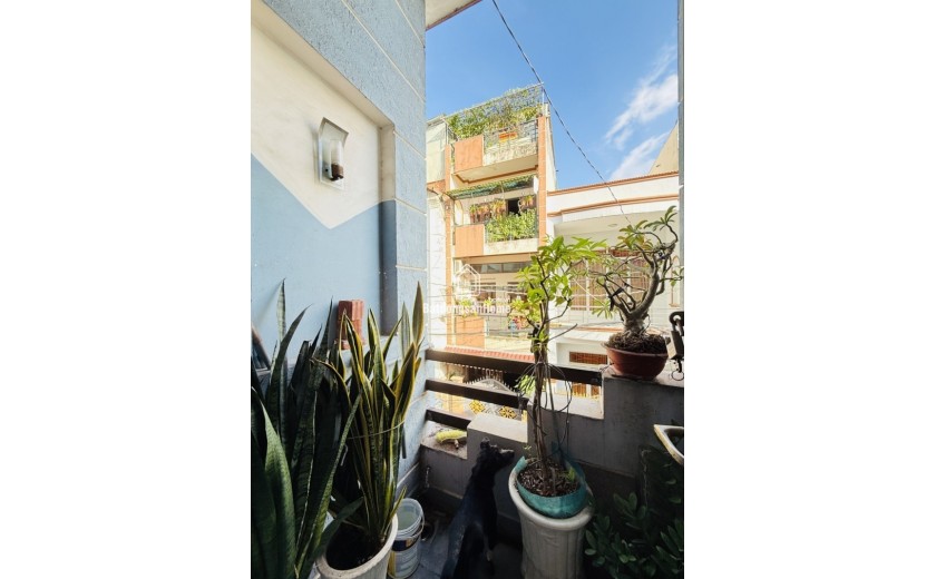 Bán nhà 80m2 (4 x 20)m - 3 tầng - Hẻm xe tải 5m Đường Tân Quý - Tân Phú