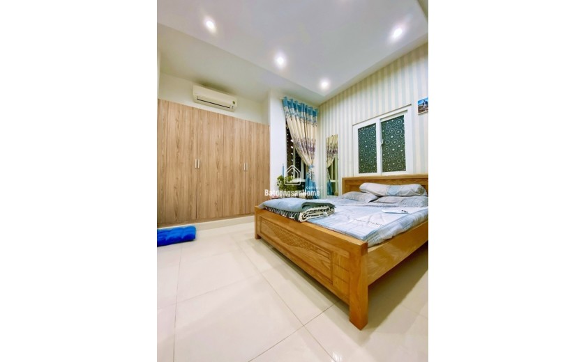 Bán nhà mặt tiền  đường Số 8, Tăng Nhơn Phú, TP HCM,  DT 130m2, 3 tầng, 5PN, sổ hồng. Giá 11.6 tỷ.