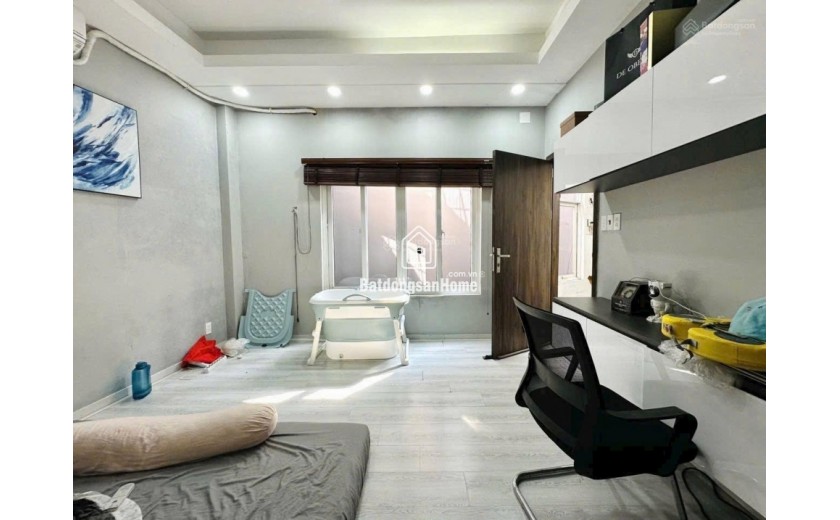 Gấp bán giảm 17 tỷ về 15.9 tỷ, bán nhà 4 tầng 84m2 - Hẻm xe tải khu vip P. 25, ngay ĐH Hutech