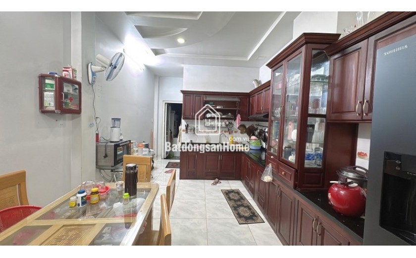 Bán nhà mặt phố Trường Thọ, Thủ Đức, DT 110 m2, 4 tầng, 4PN, SH, giá 10.8 tỷ. LH: 0933125879