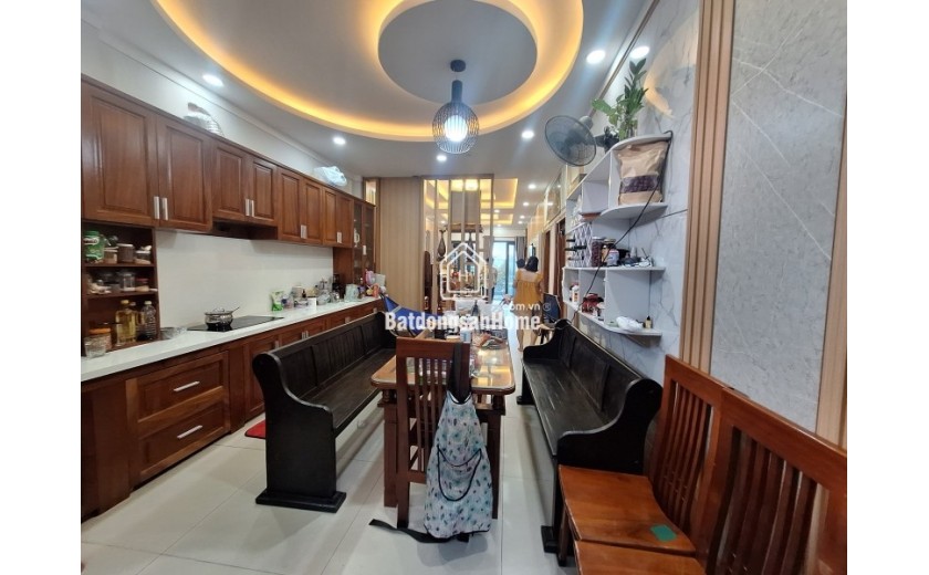 Bán nhà Phường Hiệp Bình, Đường  Số 35, DT240 m2, 8x30m, 2 tầng, 9PN, SH, Giá 11.3 tỷ.