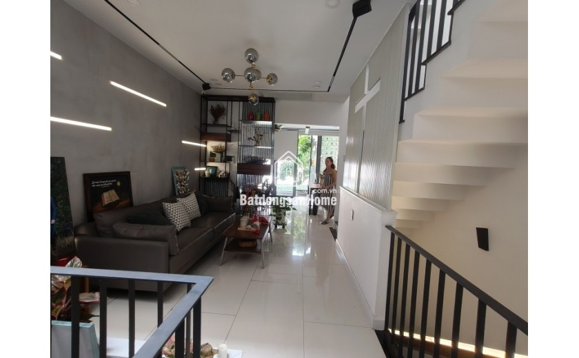 Bán nhà Thủ Đức, đường Số 3, 97m2, 4 tầng, 4PN, SH, giá 12.8 tỷ. LH: 0933125879
