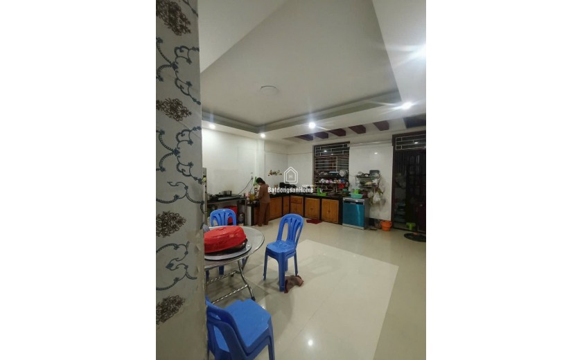 Cần bán nhà 1 tầng, cách đường Nguyễn Khuyến chỉ 80m, hẻm ô tô, gần chợ Vĩnh Hải.