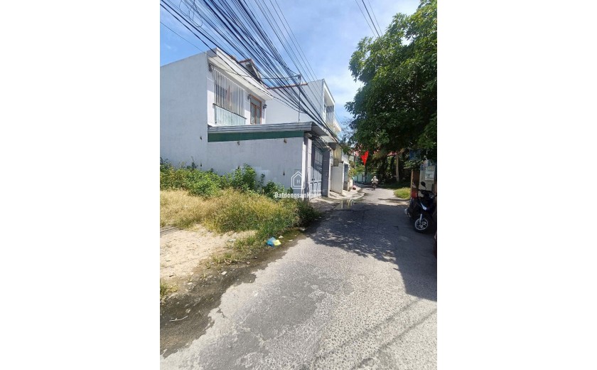 Cần bán nhà 1 tầng, cách đường Nguyễn Khuyến chỉ 80m, hẻm ô tô, gần chợ Vĩnh Hải.