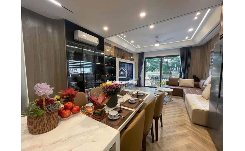 Nhà Đẹp Mới Toanh Phố Ngọc Lâm, Ô Tô Đỗ Cổng, Full Nội Thất, 36m2, 5 Tầng, Gía 7,8 Tỷ.
