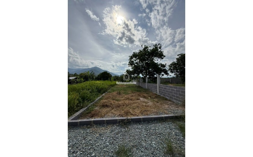Đất full thổ cư , đường ô tô tận nơi giá rẻ . diện tích 130 m2