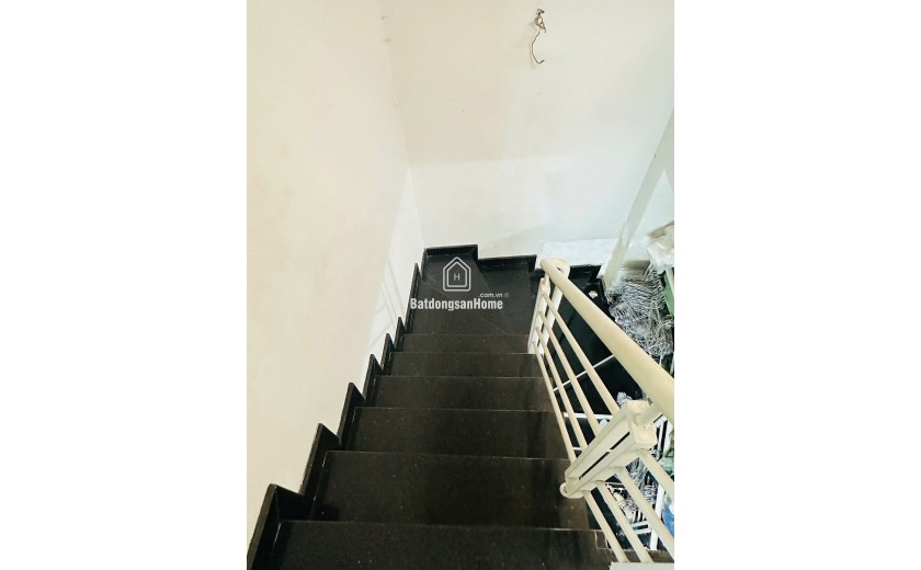 Nhà MT giáp Phan Đăng Lưu- Gần Q1 - dưới 200tr/m2 - 4 PN - MT KD - xây cao tầng