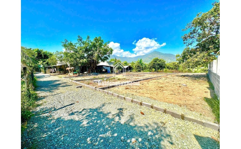 Đất full thổ cư , đường ô tô tận nơi giá rẻ . diện tích 130 m2