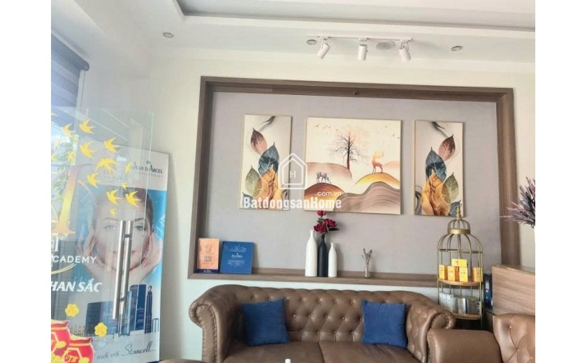 BÁN NHÀ MẶT TIỀN KHU VIP – 4 TẦNG CÓ THANG MÁY – ĐỐI DIỆN CHỢ, CẠNH TRUNG TÂM THƯƠNG MẠI
