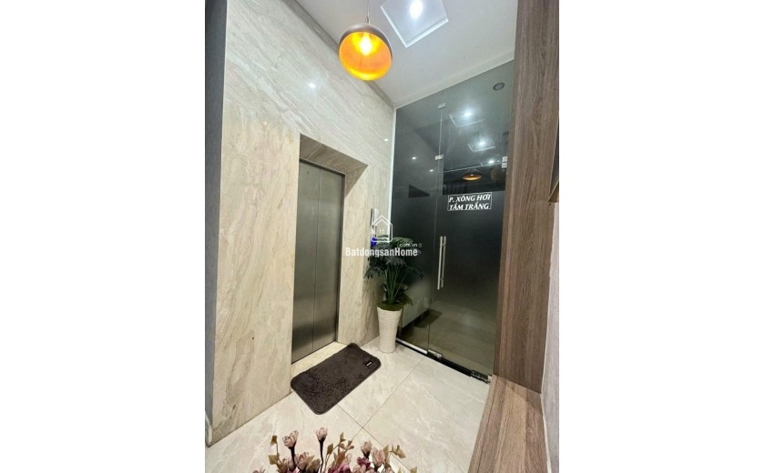 BÁN NHÀ MẶT TIỀN KHU VIP – 4 TẦNG CÓ THANG MÁY – ĐỐI DIỆN CHỢ, CẠNH TRUNG TÂM THƯƠNG MẠI