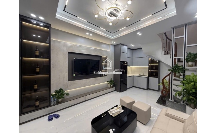 Nhỉnh 6 tỷ vài bước ra ô tô - Hàng xóm Time City