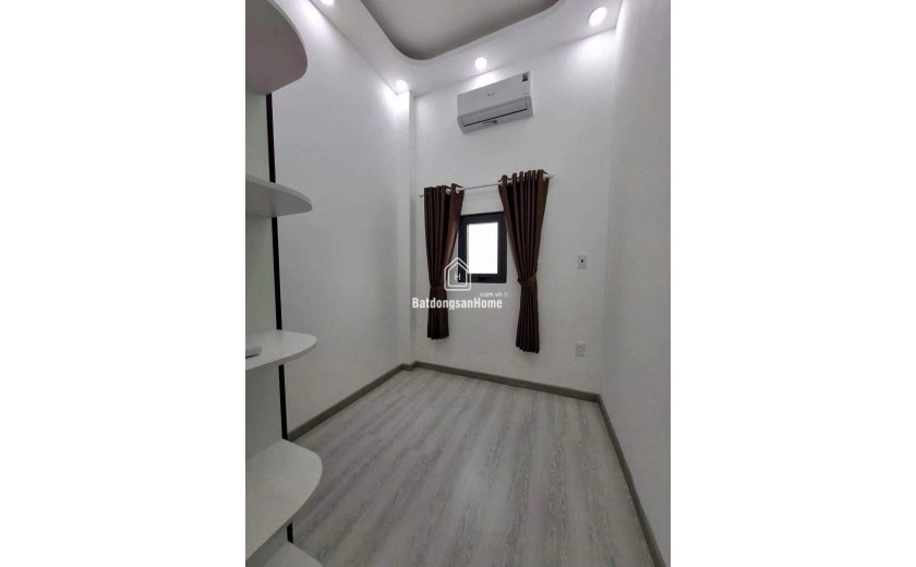 Bán Gấp Nhà Hẻm Huỳnh Tấn Phát Q7, 32m2, 2 Tầng, Giá Hời Chỉ 2.9 Tỷ, Sổ Hồng