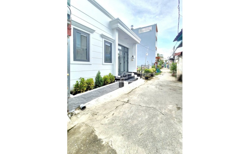 Nhà cấp 4 diện tích gần 90m² chỉ % tỷ 9, hẻm ô tô 1627 Huỳnh Tấn Phát, Q7