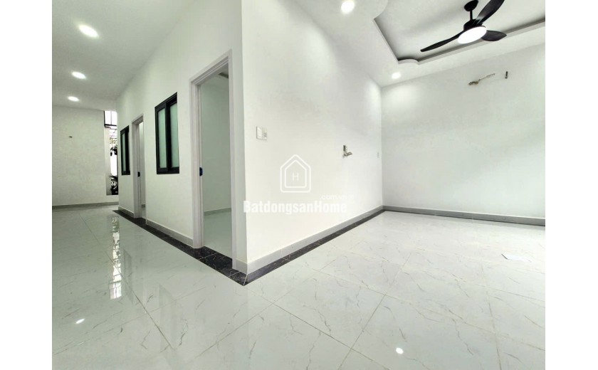 Nhà cấp 4 diện tích gần 90m² chỉ % tỷ 9, hẻm ô tô 1627 Huỳnh Tấn Phát, Q7