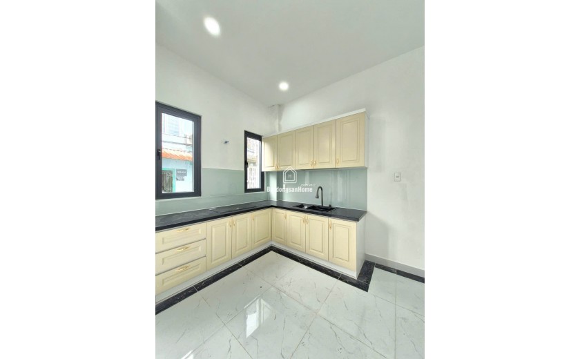 Nhà cấp 4 diện tích gần 90m² chỉ % tỷ 9, hẻm ô tô 1627 Huỳnh Tấn Phát, Q7
