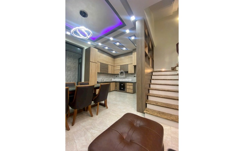 Nhà 2 Tầng, Sổ Hồng Riêng, Chỉ 2.6 Tỷ – Huỳnh Tấn Phát, P. Tân Phú (Q7),