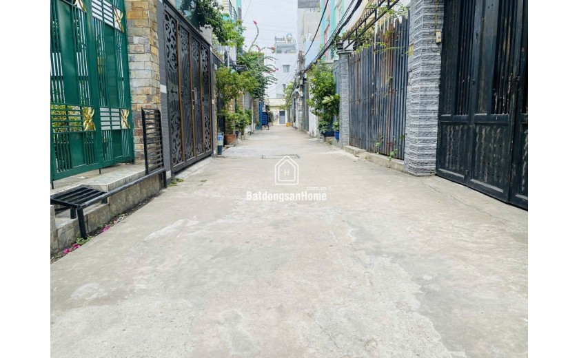 BÁN GẤP Nhà Hẽm Huỳnh Tấn Phát, Quận 7 - Vị Trí Vàng,5x19- 8 ty5