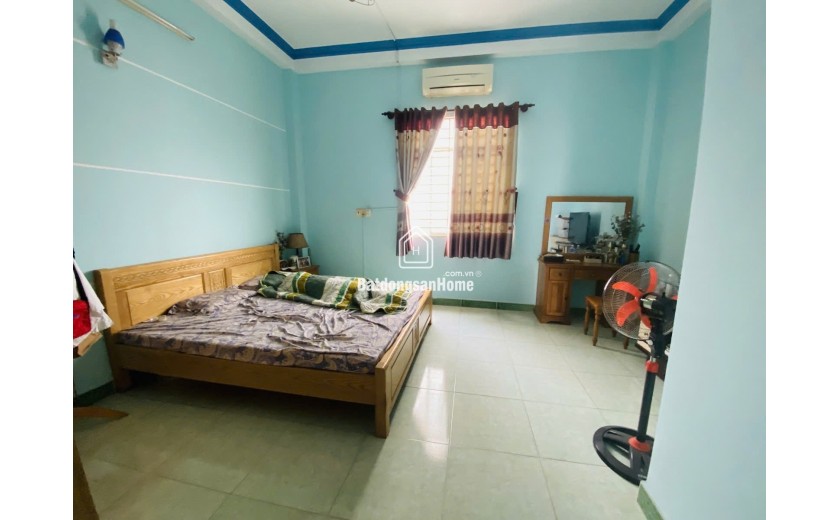 BÁN GẤP Nhà Hẽm Huỳnh Tấn Phát, Quận 7 - Vị Trí Vàng,5x19- 8 ty5