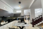 Bán nhà 2 tầng sát biển Mỹ Khê, 128m², ngang 6.8m, dòng tiền 40 triệu/tháng, giá 17.9 tỷ