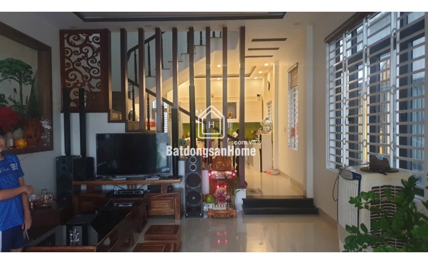 Bán nhà 3 tầng Thế Lữ, Sơn Trà, ô tô vào tận nhà, 93m², giá 11.5 tỷ