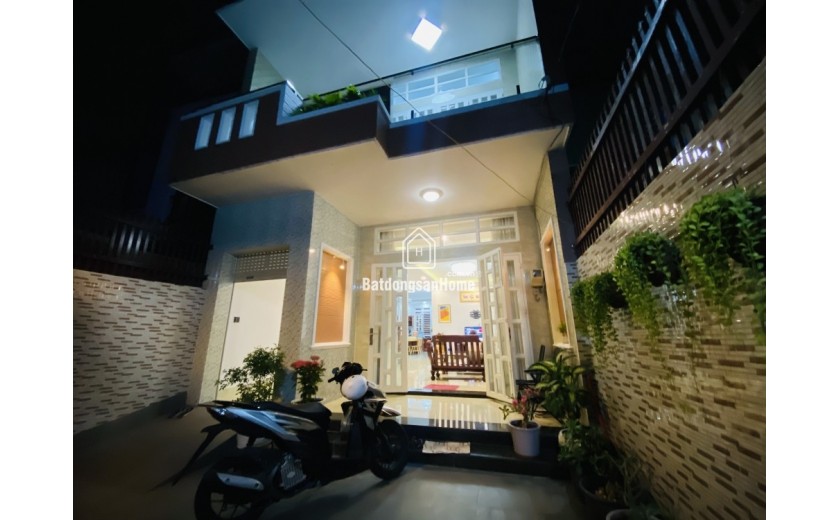 Bán nhà 2 tầng, 3PN, HXH đường Số 4, Trường Thọ, Thủ Đức. DT 160m2, SHR, giá 9,05 tỷ.