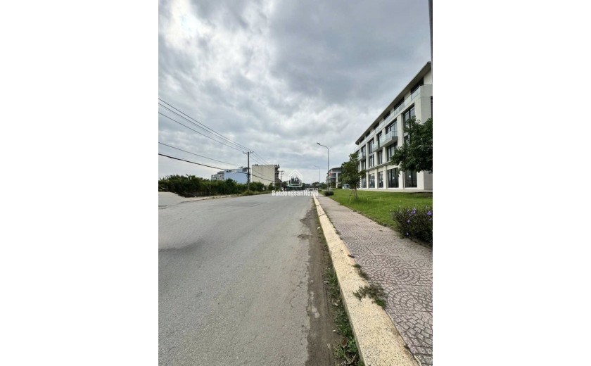 Đất đẹp mặt tiền đường Bưng Ông Thoàn- liền kề đường Liên Phường Q9 cũ TP HCM