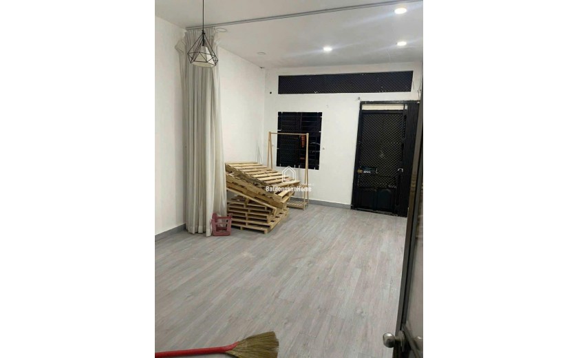 Cho thuê riêng tầng trệt hoặc cho thuê nguyên căn MT Trần Minh Quyền – Q10