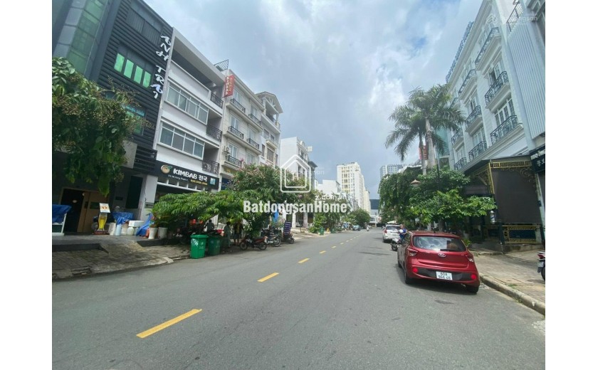 Bán nhà phồ Hưng Gia PMH Q7 giá chỉ có 28,5tỷ full nội thất đẹp, có thang máy.