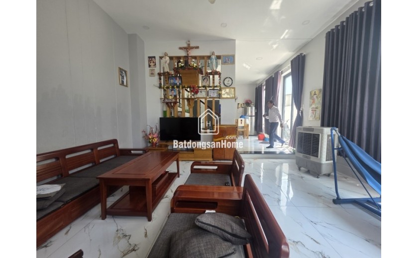 Bán nhà Phường Tam Phú, Thủ Đức, TP HCM. DT 130m2, 3 tầng, 4PN, SH, giá 7.8 tỷ. LH: 0933125879