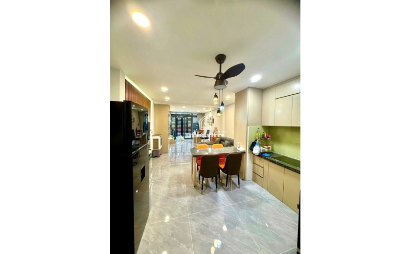 Bán nhà đường 102, Tăng Nhơn Phú A, Q.9, TP HCM. DT 56m2, 2 tầng, 2PN. Sổ hồng, giá 6.3 tỷ.