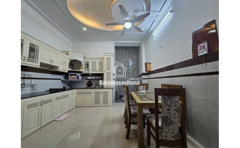 Bán nhà đường Man Thiện, Phường Tăng Nhơn Phú A, Q9, TP HCM, DT 70 m2, 3 tầng, 3PN, SH. Giá 8.35 tỷ.