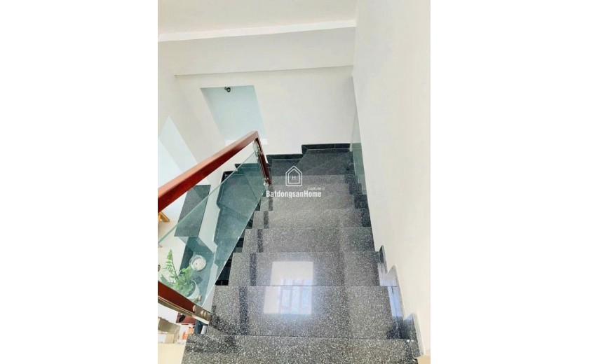 Bán nhà đường 185, Phước Long B, Q.9, TP HCM, DT 82m2, 2 tầng, 2PN. Sổ hồng riêng. Giá 6.49  tỷ.