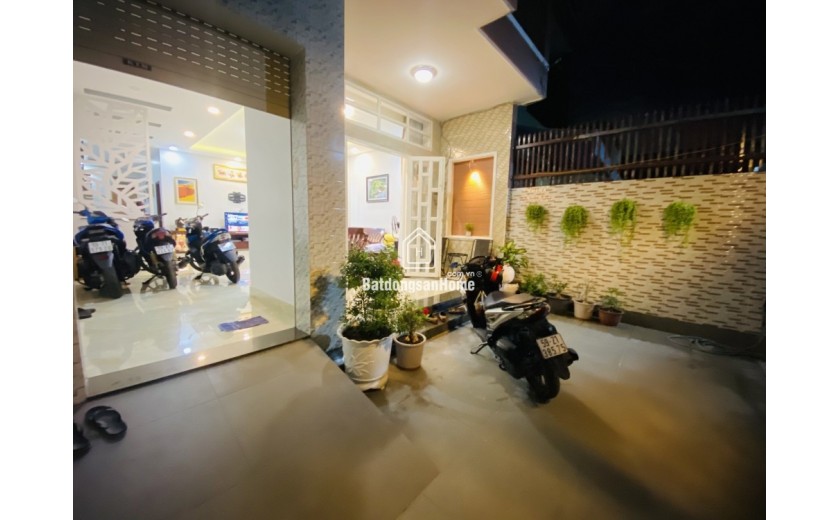 Bán nhà 2 tầng, 3PN, HXH đường Số 4, Trường Thọ, Thủ Đức. DT 160m2, SHR, giá 9,05 tỷ.