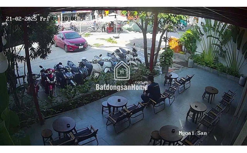 Do quản lý không nổi cần sang quán bán đồ ăn vặt mang đi rất đông khách