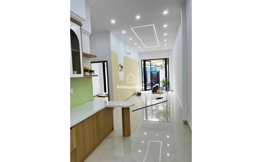 NHÀ MỚI HOÀN THIỆN 123M2 MẶT TIỀN ĐƯỜNG TÂN THỚI NHÌ, XE HƠI NGỦ TRONG SÂN. GẦN TRƯỜNG THCS LÝ CHÍNH THẮNG.