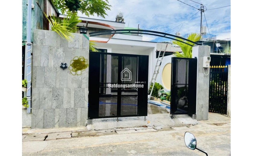 NHÀ MỚI HOÀN THIỆN 123M2 MẶT TIỀN ĐƯỜNG TÂN THỚI NHÌ, XE HƠI NGỦ TRONG SÂN. GẦN TRƯỜNG THCS LÝ CHÍNH THẮNG.