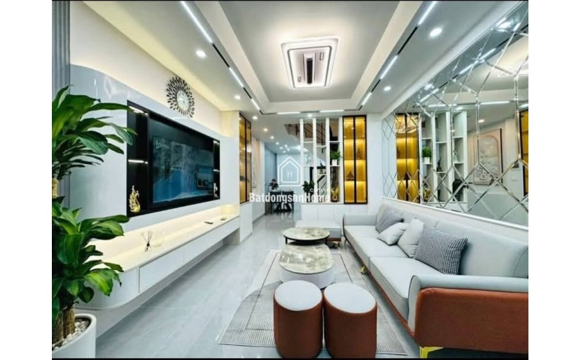 CHỈ 8.X TỶ-52M BÁN NHÀ DÂN XÂY NGỌC THỤY, MT5M, VÀI BƯỚC RA Ô TÔ, TRUNG TÂM, TIỆN ÍCH