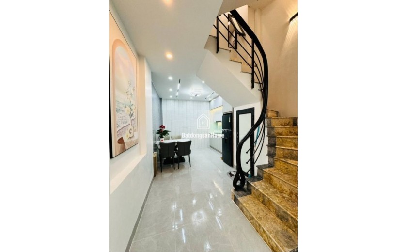 CHỈ 8.X TỶ-52M BÁN NHÀ DÂN XÂY NGỌC THỤY, MT5M, VÀI BƯỚC RA Ô TÔ, TRUNG TÂM, TIỆN ÍCH