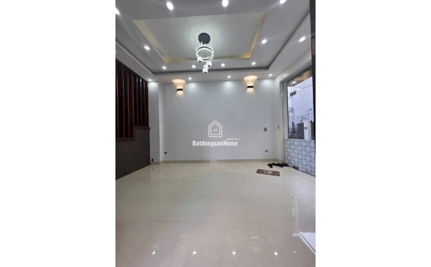 CHỈ 10,2 TỶ - 49M - BÁN NHÀ DÂN XÂY PHỐ LONG BIÊN_LÔ GÓC_HAI MẶT THOÁNG_GARA, Ô TÔ TRÁNH