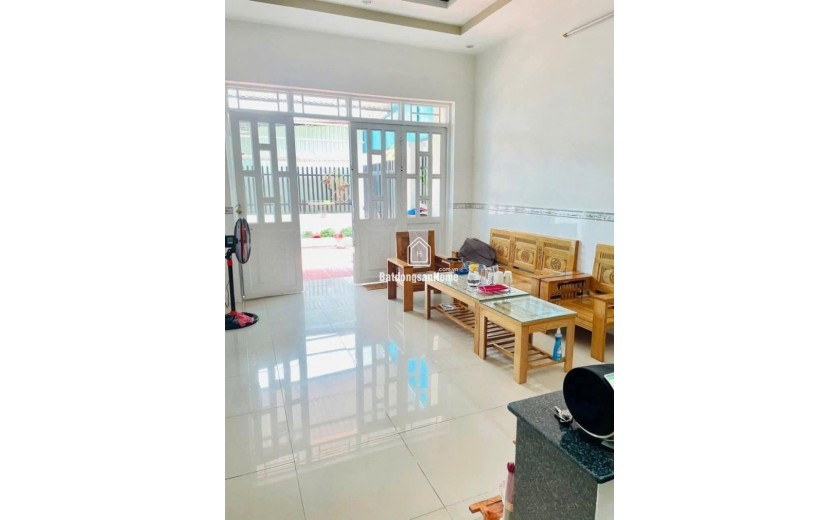 Bán nhà đường 185, Phước Long B, Q.9, TP HCM, DT 82m2, 2 tầng, 2PN. Sổ hồng riêng. Giá 6.49  tỷ.