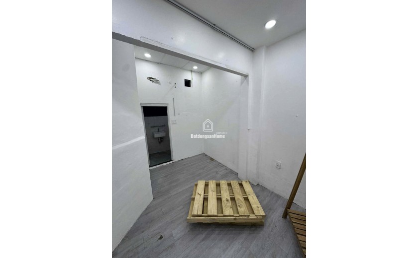 Cho thuê riêng tầng trệt hoặc cho thuê nguyên căn MT Trần Minh Quyền – Q10