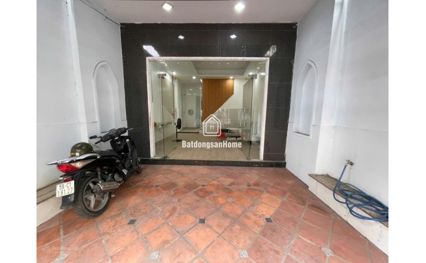 Mặt tiền kinh doanh Nguyễn Đình Chính - ngang gần 5m, 102m2 cho thuê 35 triệu/tháng