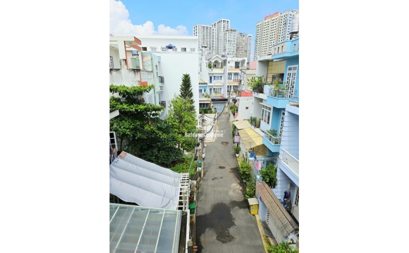 Bán nhà 3 tầng Nguyễn Duy Trinh, P Bình Trưng, TP HCM, DT  83m2, 3PN, SH, giá 6.6 tỷ.