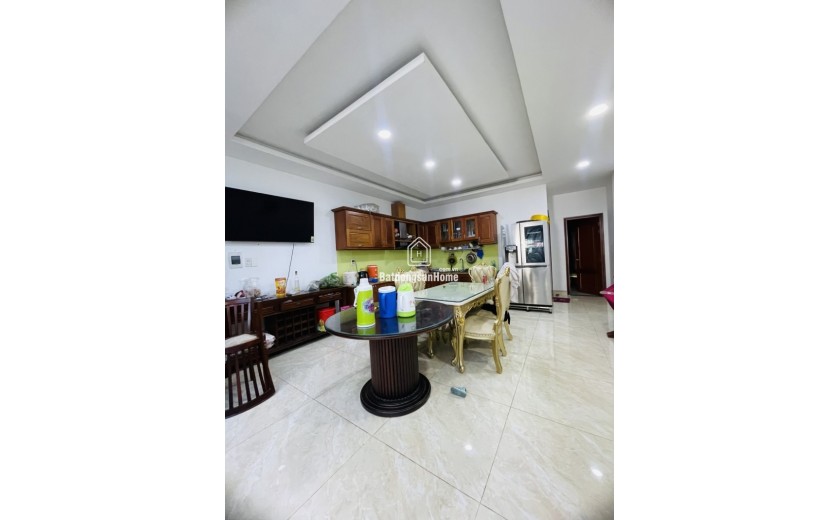 Bán nhà mặt phố Q.2, P. Cát Lái, đường Số 10, DT 162m2, 3 tầng, 4PN. Sổ hồng, giá 18.7 tỷ.