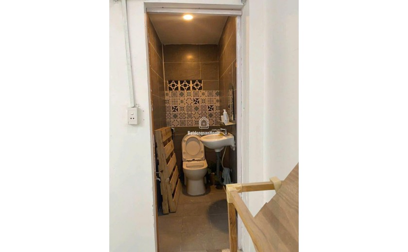 Cho thuê riêng tầng trệt hoặc cho thuê nguyên căn MT Trần Minh Quyền – Q10