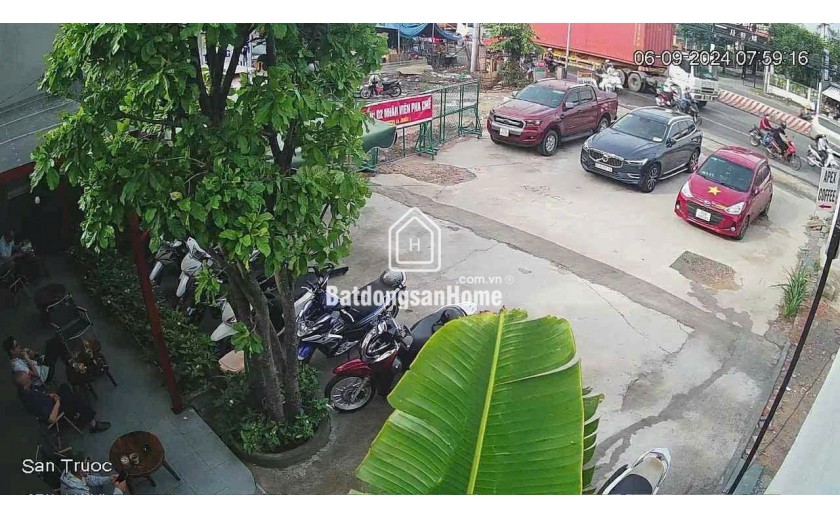 Do quản lý không nổi cần sang quán bán đồ ăn vặt mang đi rất đông khách