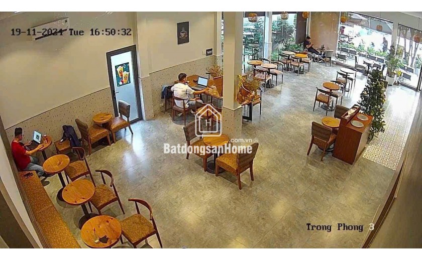 Do quản lý không nổi cần sang quán bán đồ ăn vặt mang đi rất đông khách