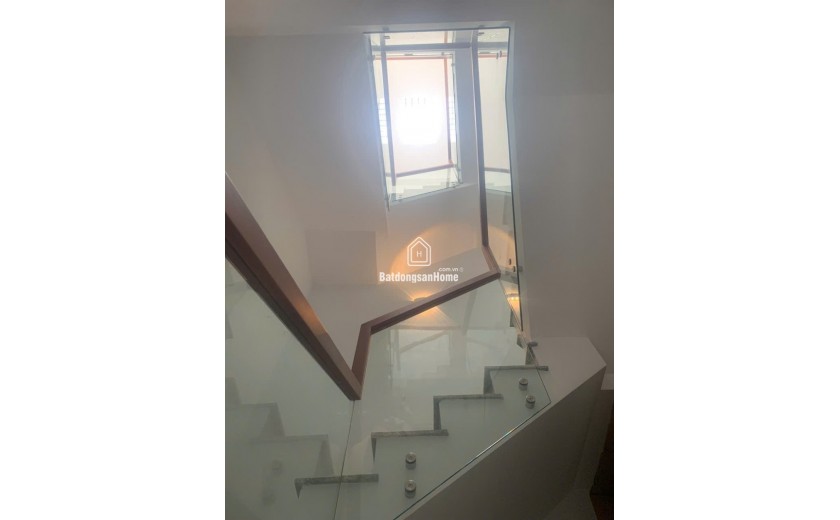 Bán nhà đường Lê Văn Thịnh, P . Cát Lái, TP HCM. 3 tầng. DT 124m2, sổ hồng. Giá 9.5 tỷ.